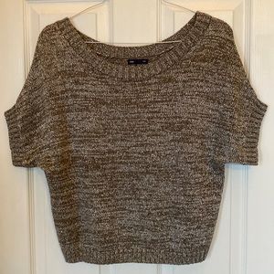 Like new Vintage Gap cropped sweater. Gray/Green with silver threading. Size L